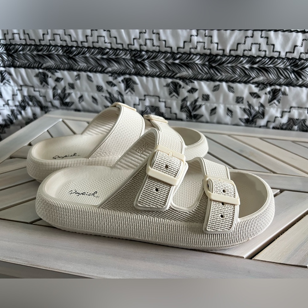 Qupid Cloud Slide Sandals